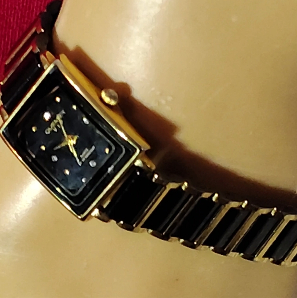 Vintage QUEMEX VIP Rectangular WatchJapanese Quartz | 10K Gold-Plated Case | B I